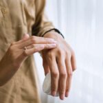 美容師は肌が弱いと続けられない？手荒れ対策と長く働くためのポイント