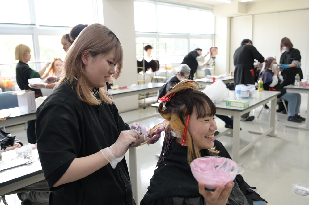 伊勢理容美容専門学校の学科1