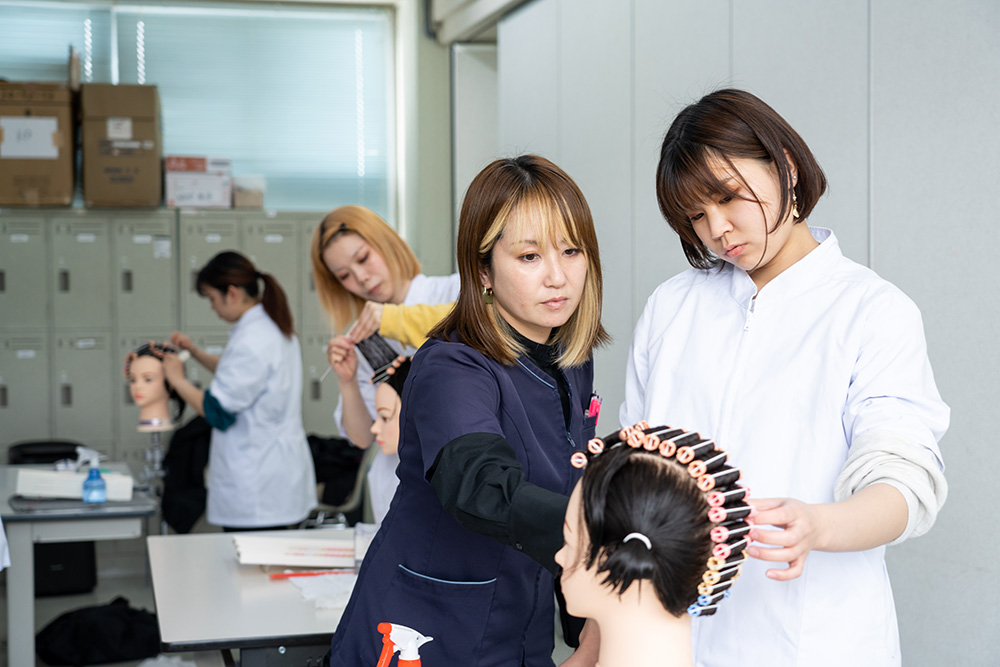 伊勢理容美容専門学校の学科3
