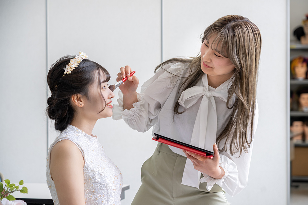 伊勢理容美容専門学校の学科4